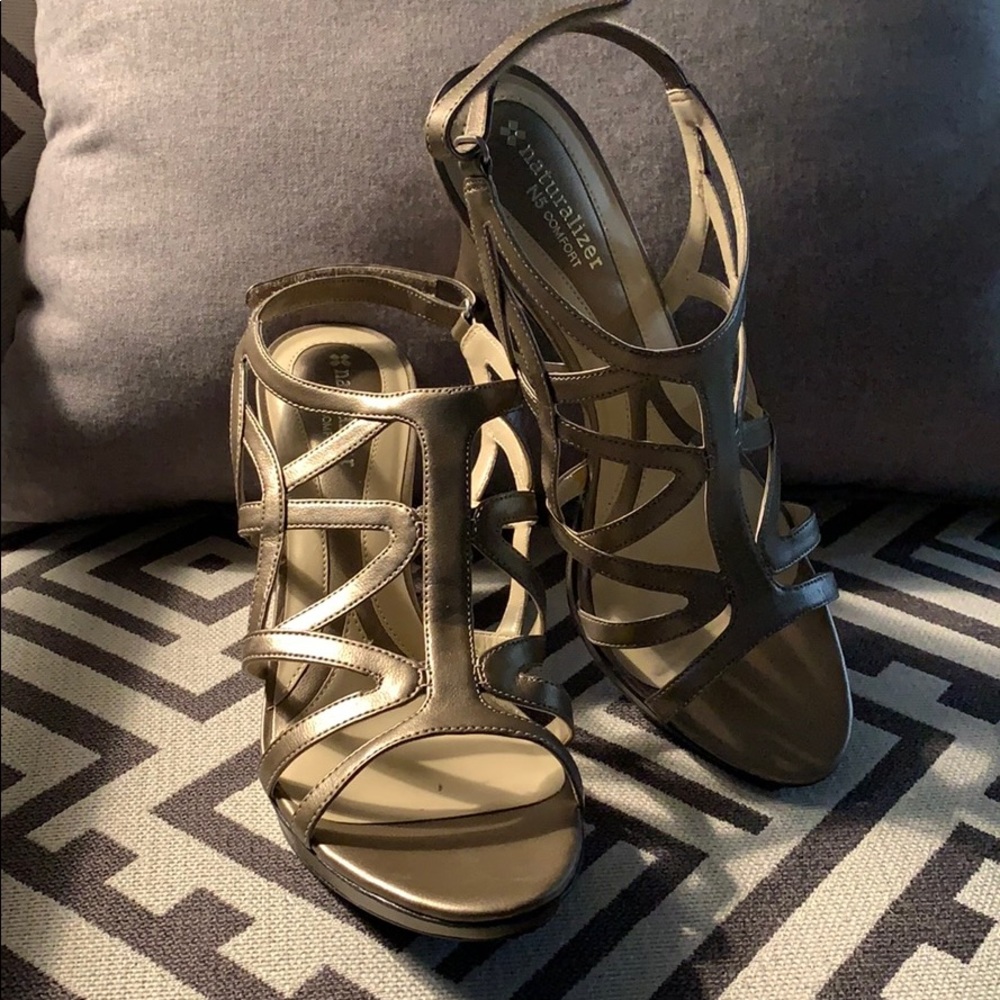 Strappy platform sandal